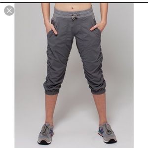 LULULEMON IVIVVA cropped grey pants girls kids size 10 live to move dance gym